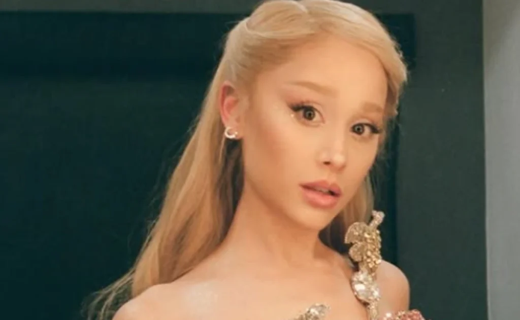 Ariana-Grande (1) Ariana-Grande