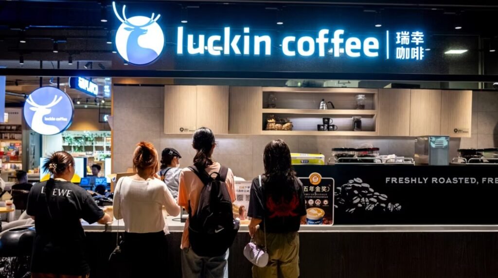 Cafetería china inaugura su primera sucursal en EU y ya amenaza a Starbucks