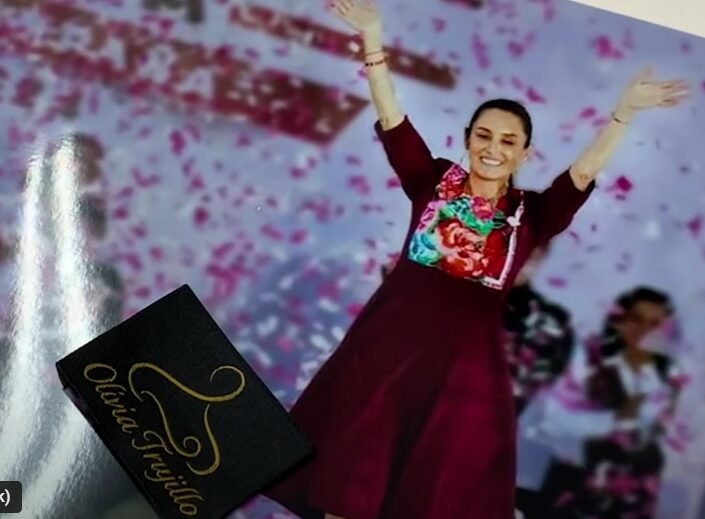 ¿Quién diseña los vestidos de Claudia Sheinbaum y cuánto cuestan?