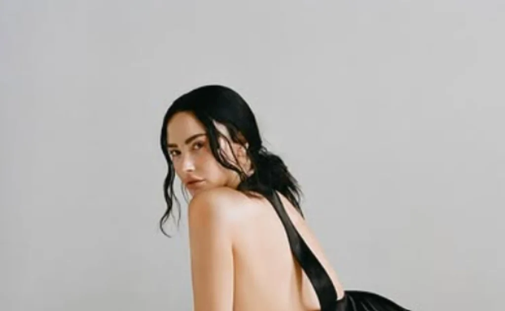 DEmi (2) Demi Lovato