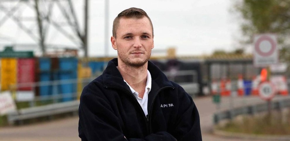 Tiró 950 millones de dólares a la basura por accidente